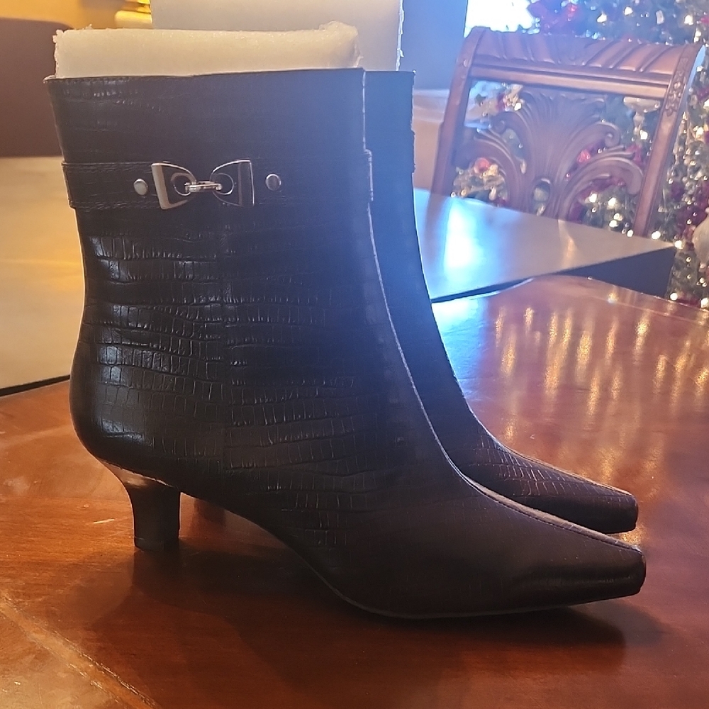 NWOT Anne Klein Reptile Ankle Boots